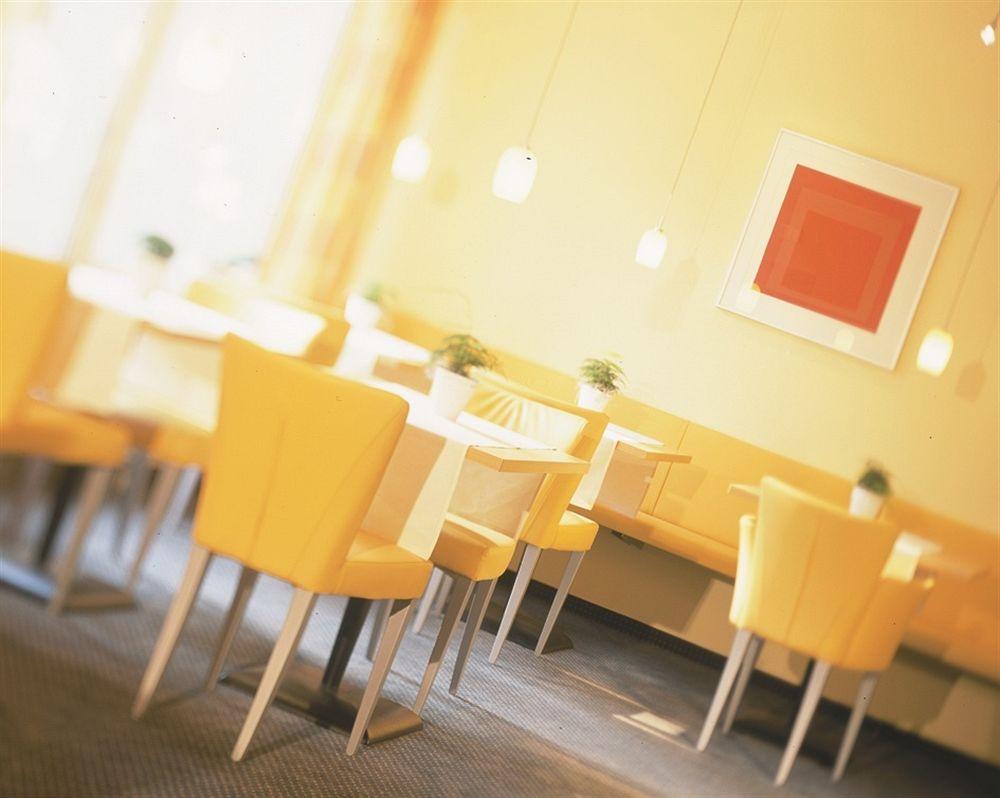 Hotel Uhu Garni Köln Restoran fotoğraf